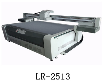 LR-2513通常我們也稱為萬能打印機，他是根據(jù)國際標準尺寸而來，加上這種uv機器不收材質(zhì)約束，差不多什么都可以打印，通常我們也稱之為萬能打印機